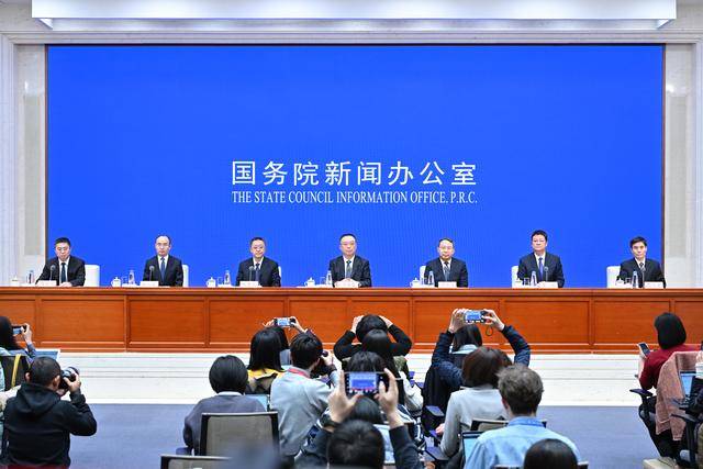国新办举行新闻发布会 介绍提振消费有关情况