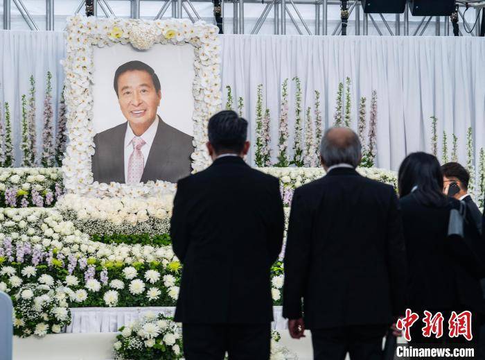 李兆基丧礼在香港殡仪馆举行，多名政商学界人士到场吊唁