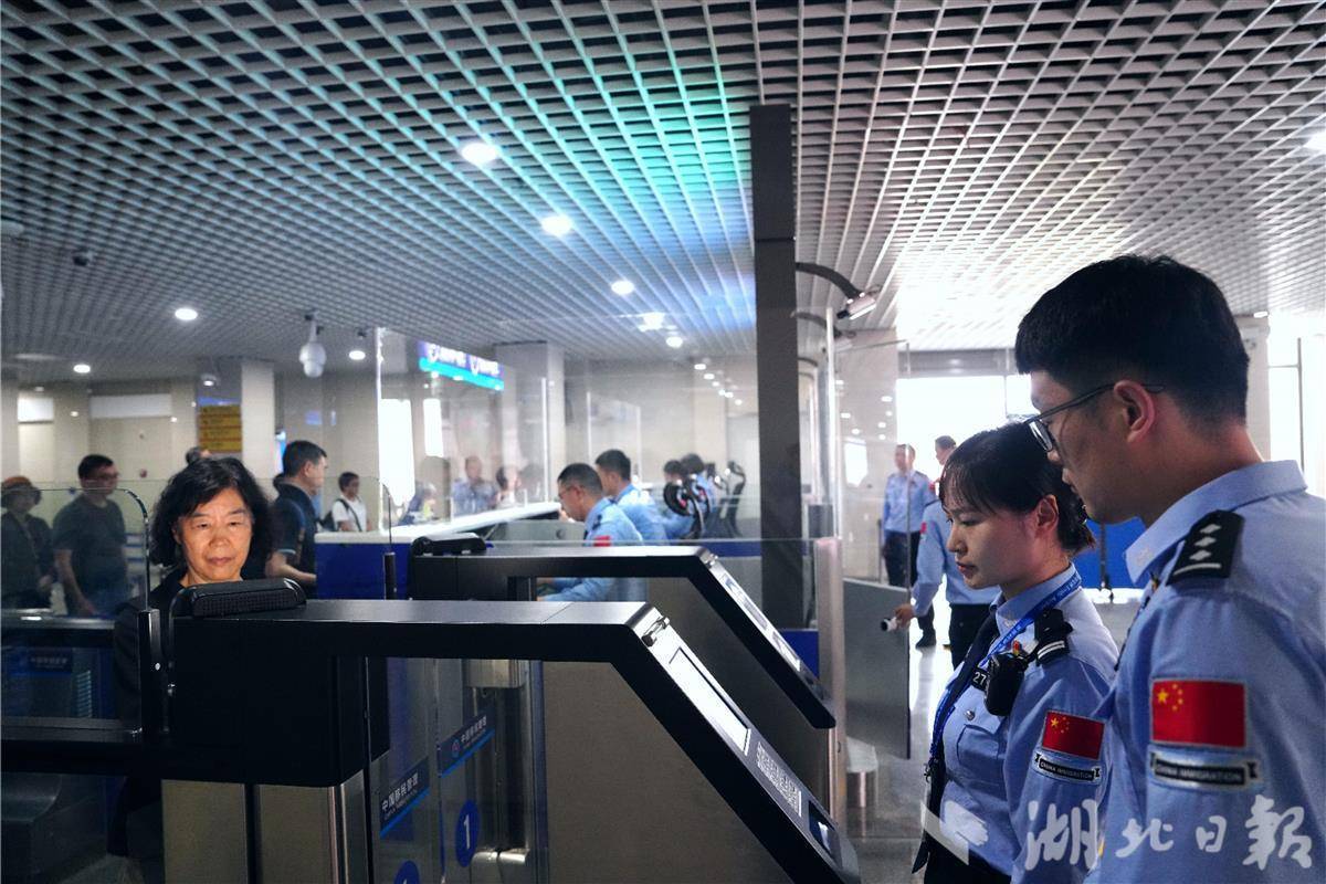 四方联动 恩施边检站保障恩施直飞香港航线复航