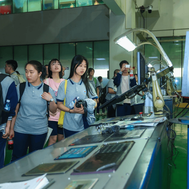 报业研学｜厦门日报社新闻大厦研学基地开营啦！