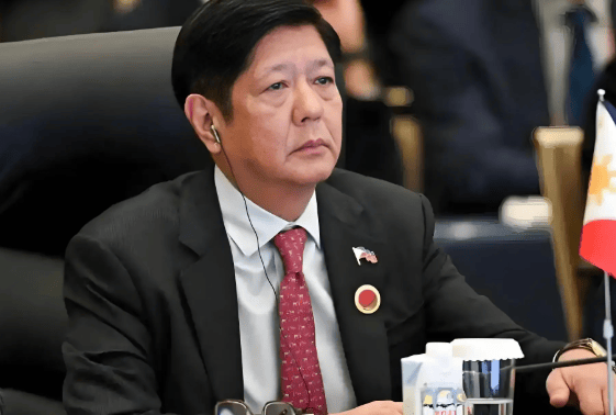 忍无可忍无需再忍!黄岩岛传来捷报,中方清场让菲律宾“大败而归”,菲律宾船员高举白旗投降