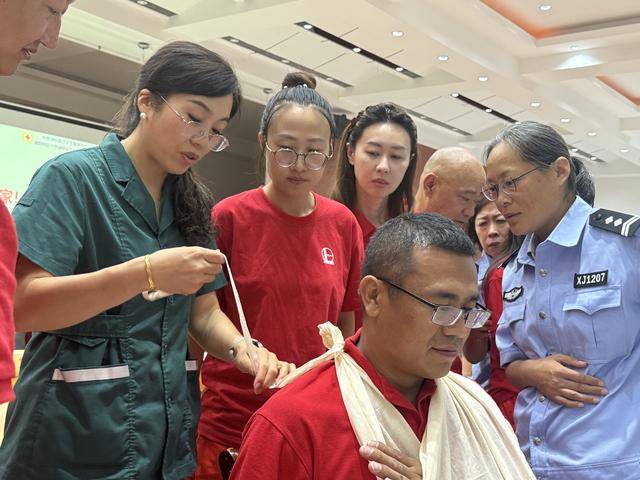 中原油田濮东采油厂工会举办2025年应急救护演练培训班