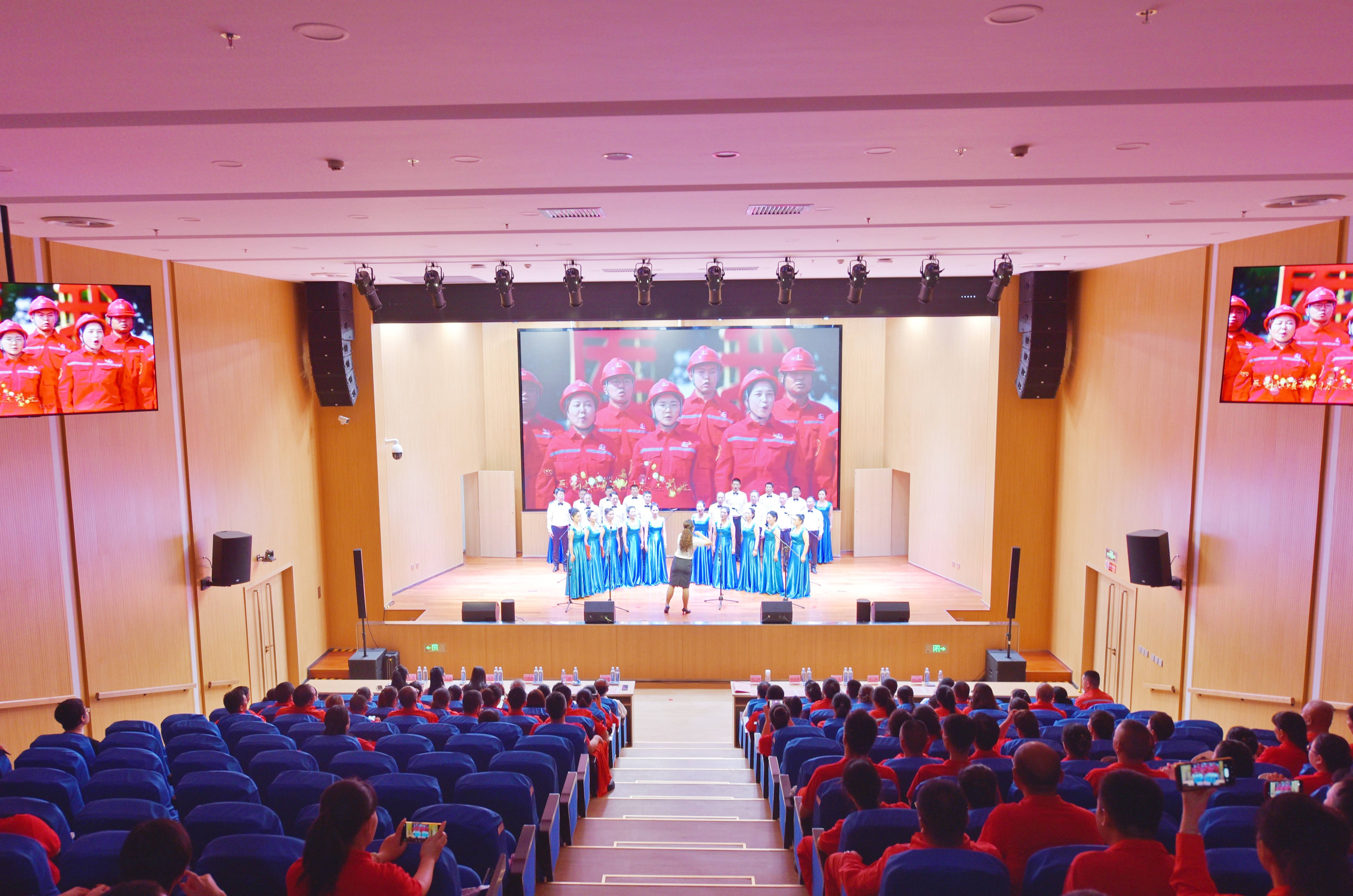 中原油田房地产管理中心举办庆祝油田发现50周年歌咏比赛