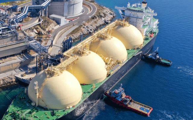 布伦特原油价格上涨至每桶67.05美元，地缘政治风险推高油价。