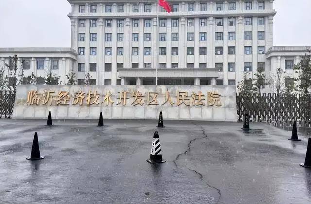 辱骂法官事件反转：杨宝花占据他人房产在先，辱骂法官10分钟没停