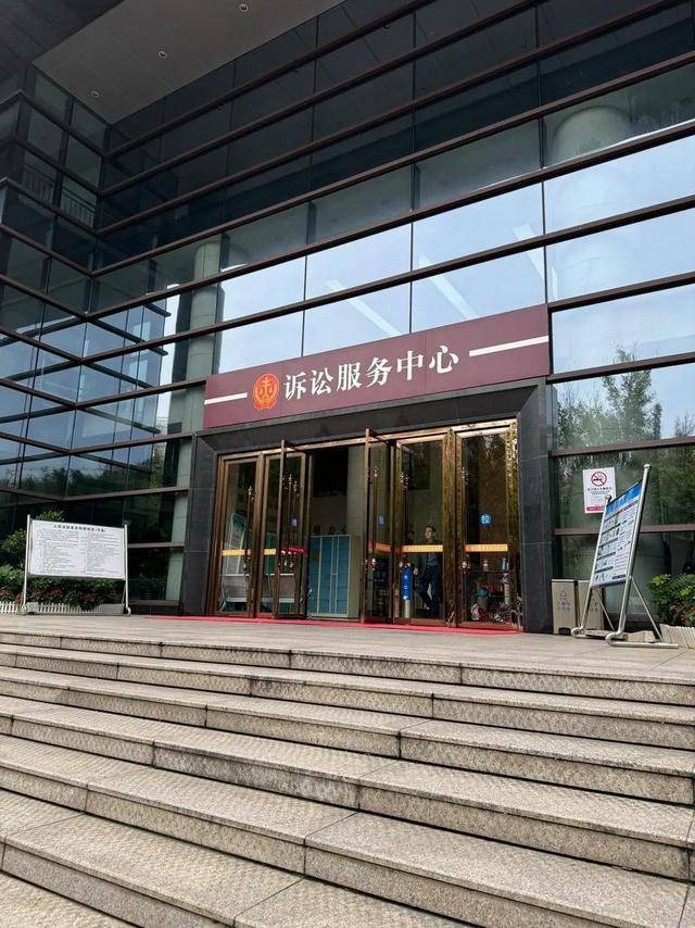 辱骂法官事件反转：杨宝花占据他人房产在先，辱骂法官10分钟没停