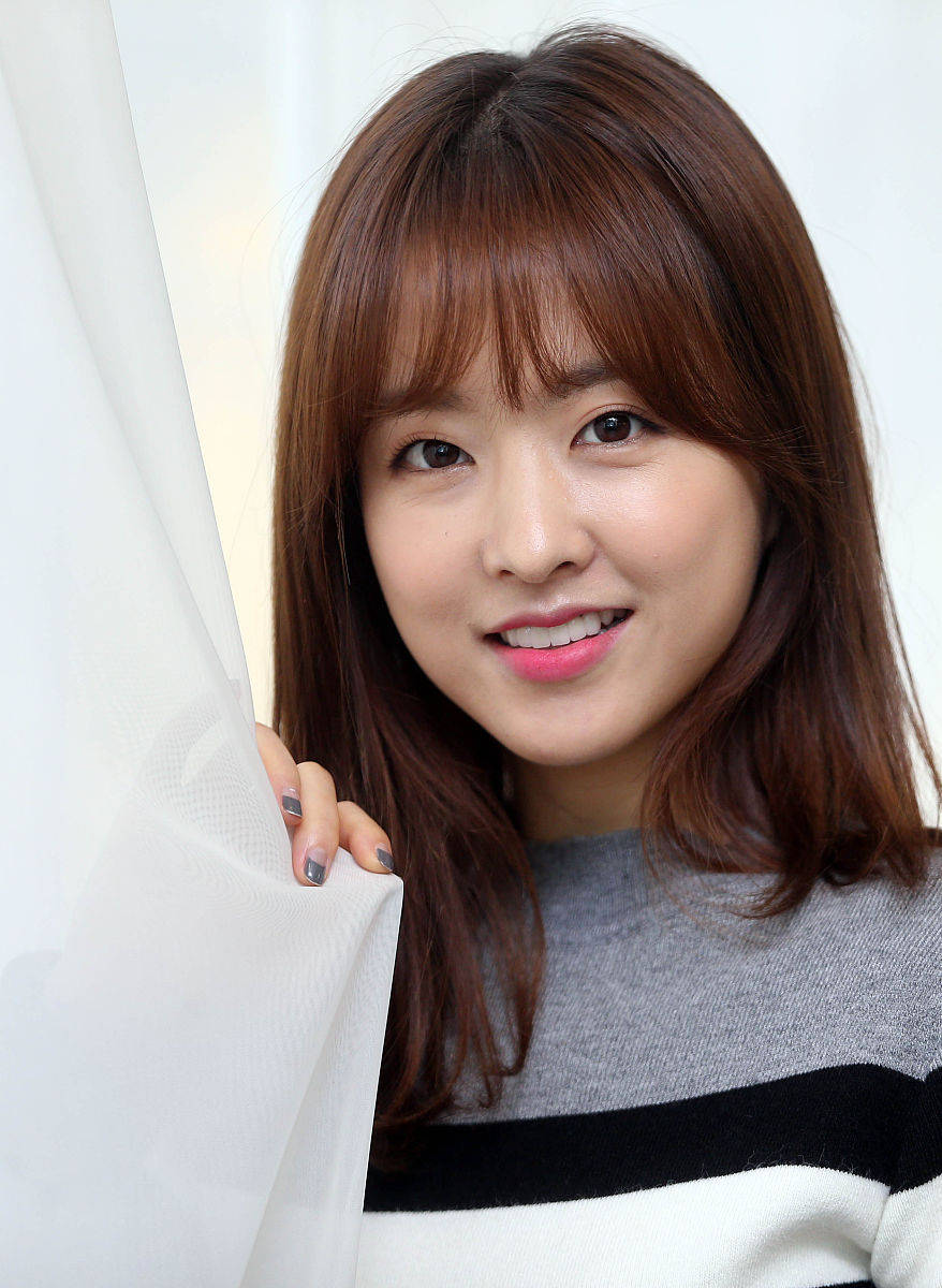 朴宝英丝袜禁令事件：明星红毯背后的品牌霸权与女性符号化之争