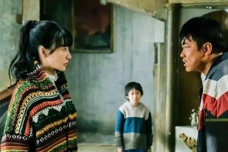 押对宝了，柳岩伴娘事件过去9年后，内娱的体面被大鹏撕了个细碎