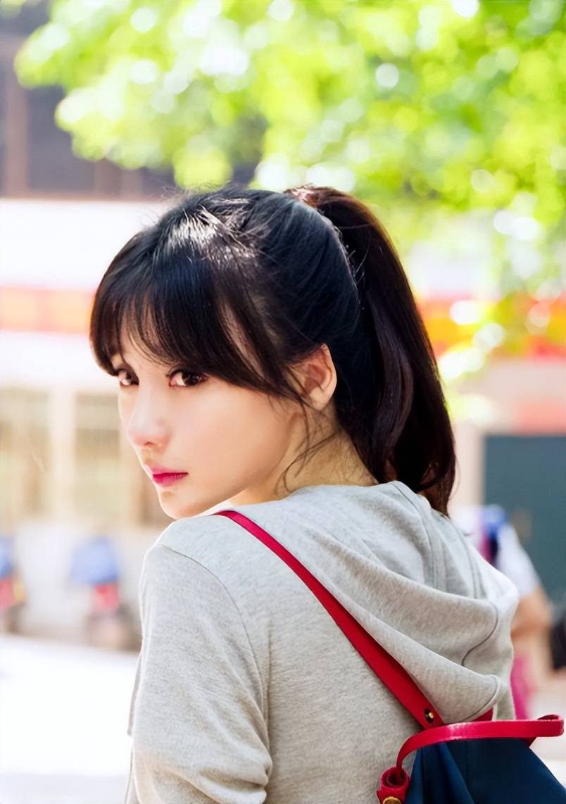 押对宝了，柳岩伴娘事件过去9年后，内娱的体面被大鹏撕了个细碎