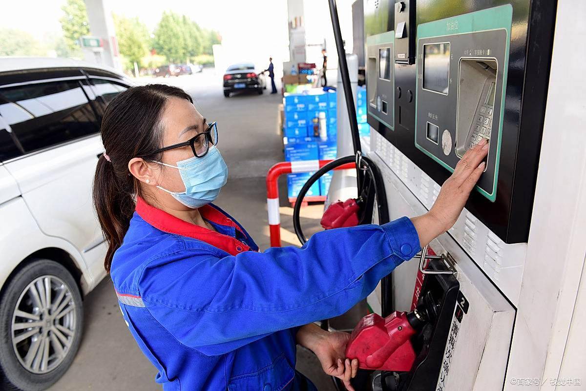 从涨到跌的转机：近两天原油暴跌对车主的影响