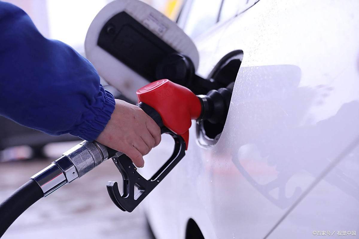 从涨到跌的转机:近两天原油暴跌对车主的影响